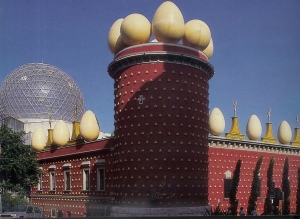 Dali Museum in Figueres, Katalonien, 70 km von Perpignan.